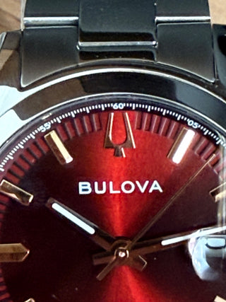 Relógio Bulova Classic Surveyor Automático Vermelho 39mm – 98B422