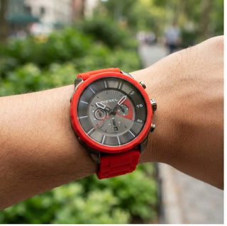 Vendo Relógio Masculino Diesel Mega Chief Esportivo Red em Excelente estado.