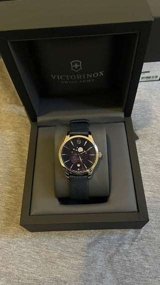 Victorinox Alliance Small Swiss Army Moon com diamante