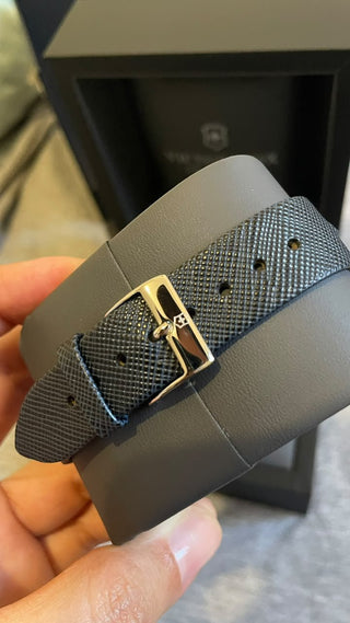 Victorinox Alliance Small Swiss Army Moon com diamante