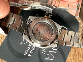 Relógio Bulova Classic Surveyor Automático Vermelho 39mm – 98B422
