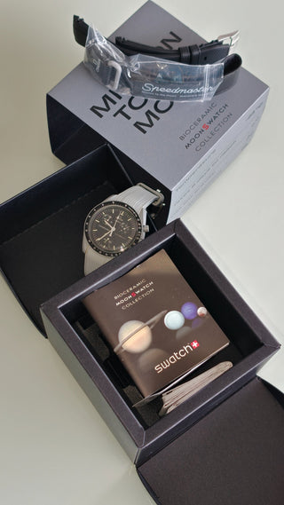 SWATCH MISSION TO THE MOON - Moonswatch - 2 pulseiras