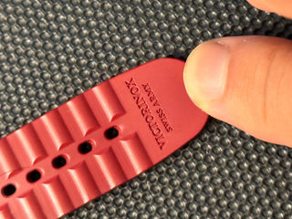Relógio Victorinox inox vermelho - Victorinox Inox