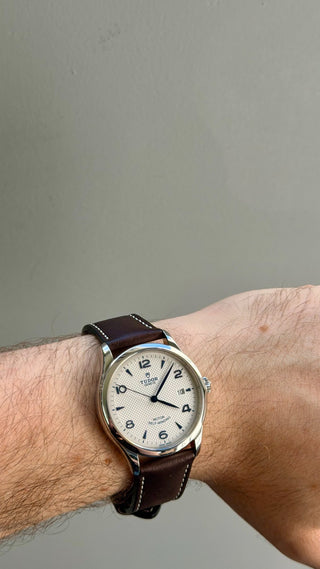 Tudor Classic Dress (nunca usado)